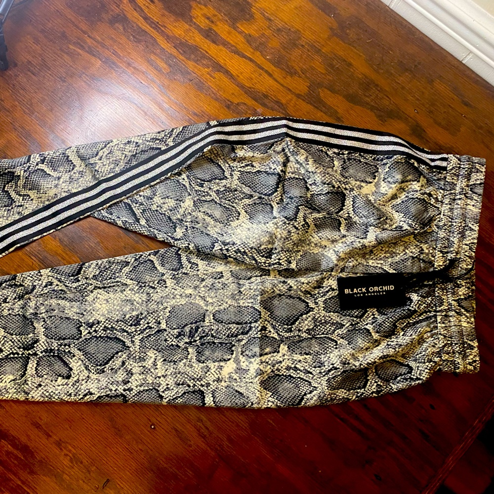 Black orchard snake print pants